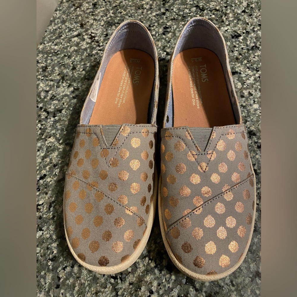 TOMS SIZE 6-1/2 Grey with copper dots